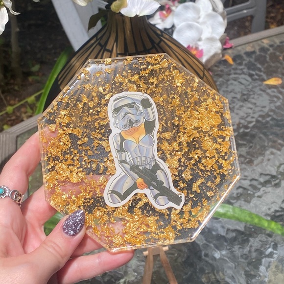 Star Wars Storm Trooper Pin Up Girl Cartoon Resin Display Art & Mini Easel - Picture 11 of 15